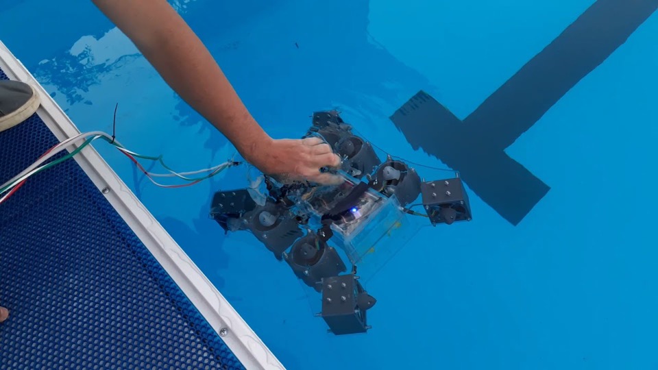 ROV aracımız havuzda, sızdırmazlık testi sırasında